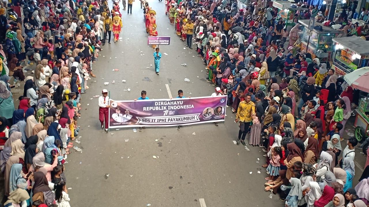 Pawai Alegoris Hut Ri Ke Di Kota Payakumbuh Meriah Dan Semarak