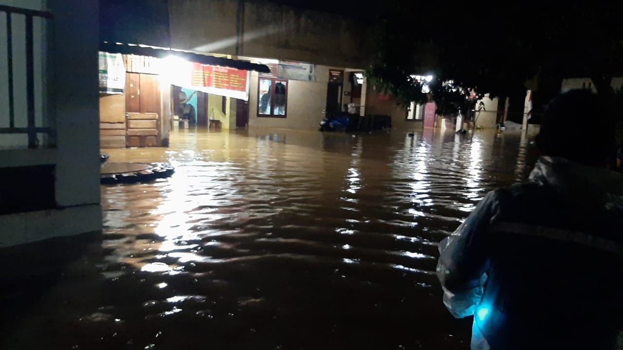 Genangan air merendam sejumlah kediaman warga di Kota Padang. (Foto: Dok. Pusdalops PB Padang)