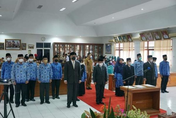 Bupati Eka Putra Melantik 22 Orang Pejabat Di Tanah Datar | Semangat News