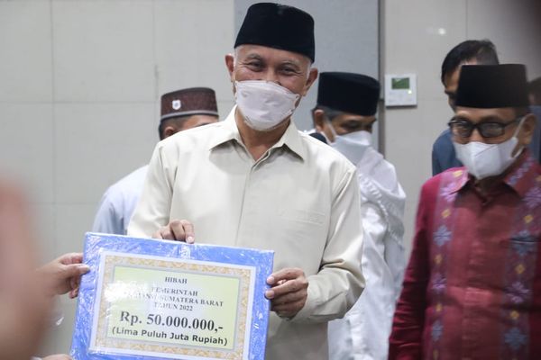 Gubernur Mahyeldi Beri Tausiyah Saat Safari Ramadhan Di Masjid Al Azhar