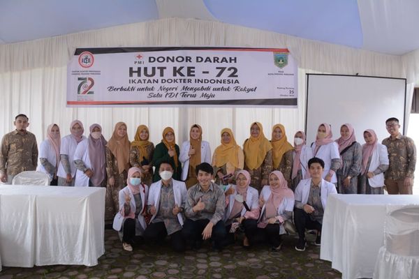 Merayakan HUT IDI Ke-72 Dokter Donorkan Darah | Semangat News