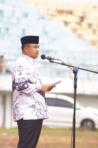 Sutan Riska saat membacakan pidato Mendikbudristek Nadiem Makarim