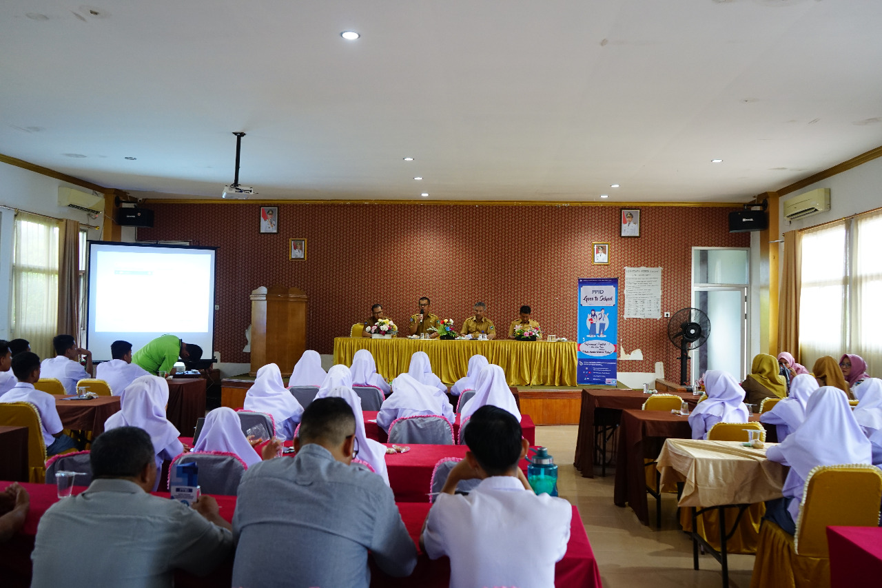 Diskominfo Pesisir Selatan Sosialisasi Keterbukaan Informasi Publik di SMKN 1 Painan