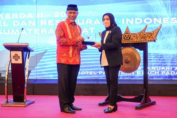 Gubernur Mahyeldi Ajak Pelaku Industri Pariwisata Berkolaborasi Membangkitkan Parawisata Sumbar.