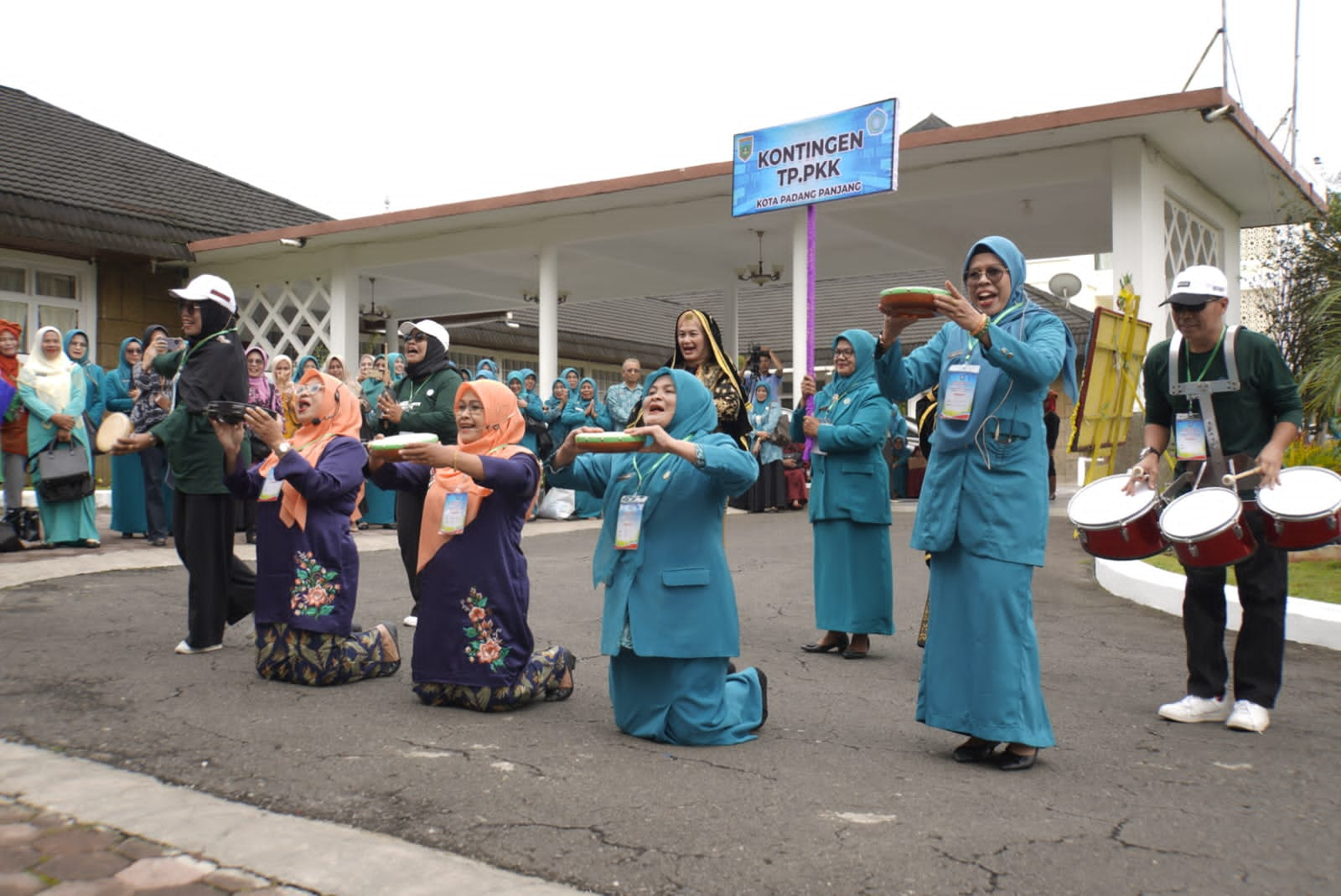 Defile Yel-Yel Kader PKK Padang Panjang Tampil Maksimal, Semangat dan Kompak