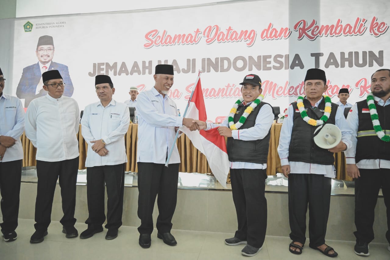 Gubernur Sumbar Menyambut Kedatangan Jamaah Haji Kloter 1 Embarkasi