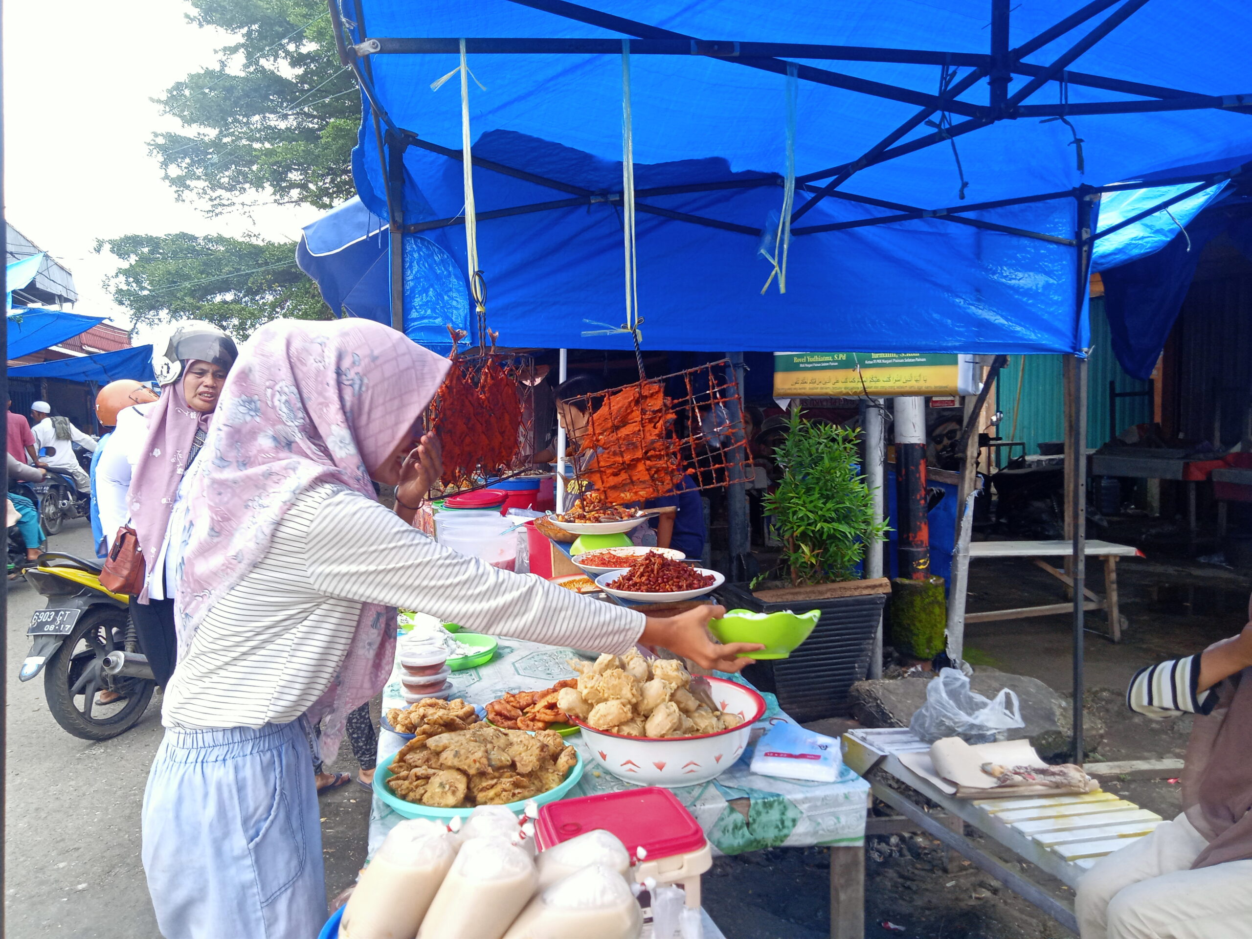 Kadis Perikanan dan Pangan Kabupaten Pesisir Selatan Firdaus Minta Masyarakat Proaktif Mengawasi Jajanan Berbuka Dari Zat Berbahaya