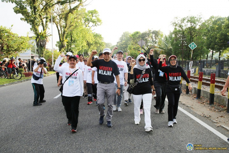 Hari Pendidikan Nasional, UNP Adakan Jalan Sehat Bulan Merdeka Belajar