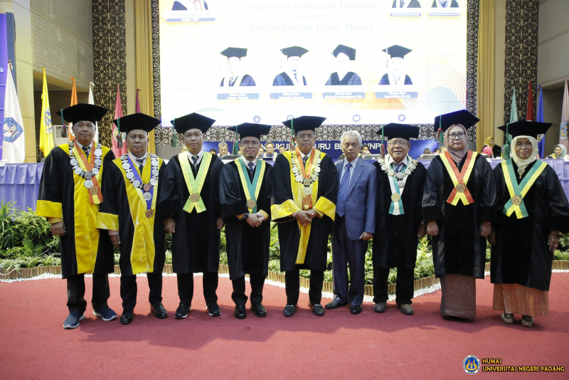 Universitas Negeri Padang Kukuhkan Empat Guru Besar