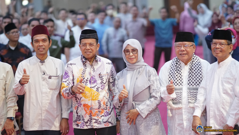 Universitas Negeri Padang Kuliah Umum Ustadz Abdul Somad