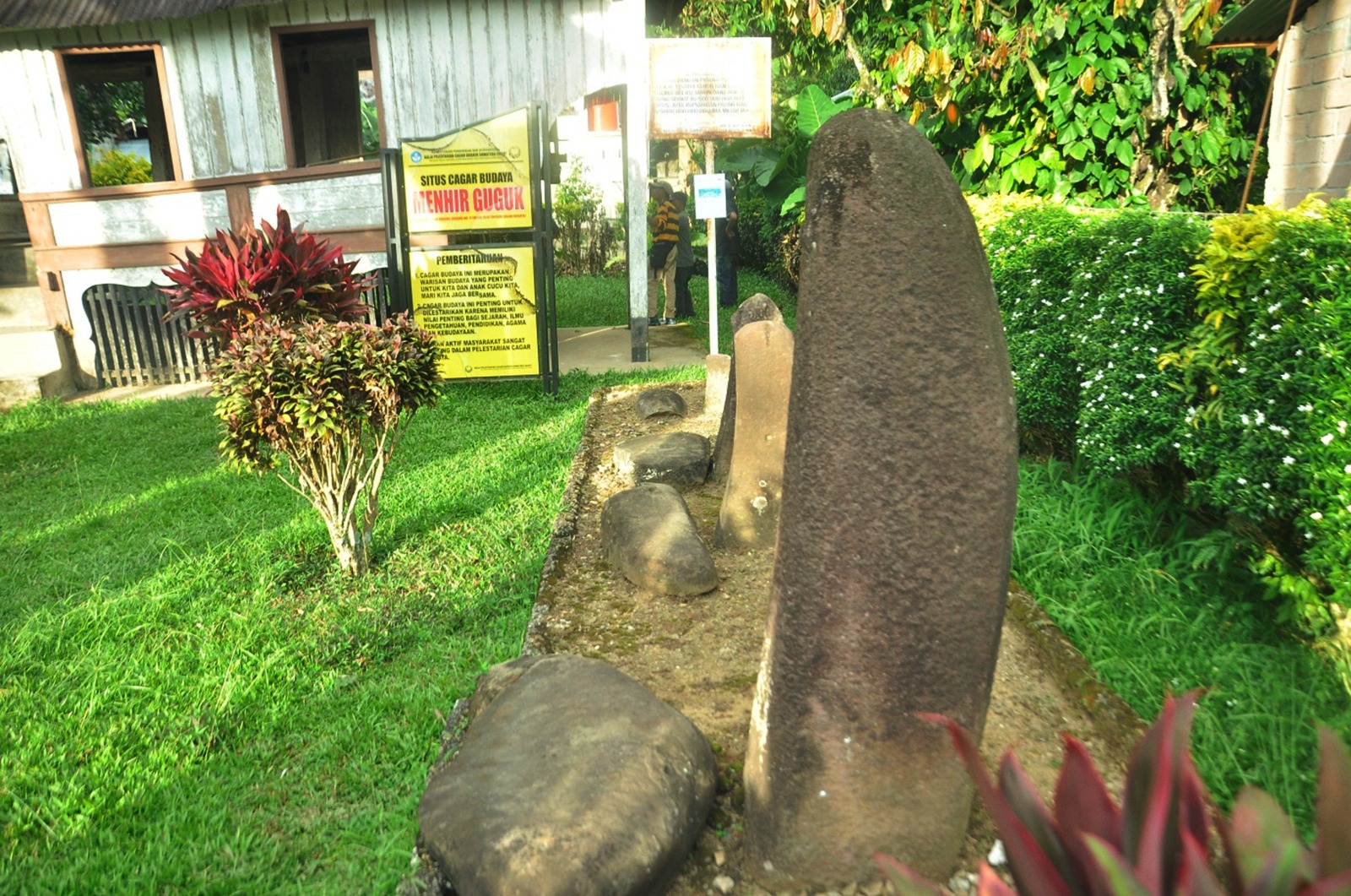 Cagar Budaya Menhir, di Guguak Lima Puluh Kota, Sumatera Barat