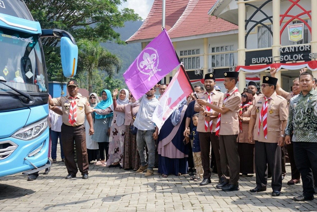 Yulian Efi Lepas Peserta Raimuna Nasional XII Solok Selatan ke Cibubur Jakarta