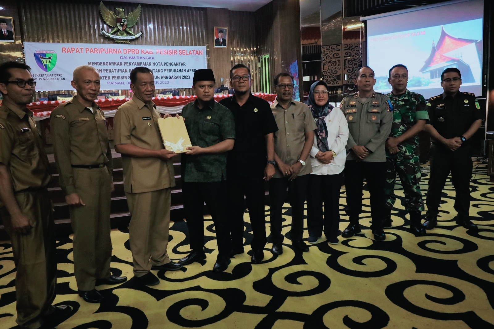 Bupati Pesisir Selatan Rusma Yul Anwar Sampaikan Nota Ranperda Perubahan APBD 2023