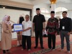 Fadly Amran Serahkan Zakat Baznas Rp288 Juta kepada 143 Mustahik