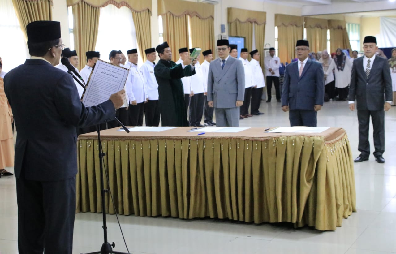 Kakanwil Helmi Melantik Tiga Pejabat Eselon III Kemenag Sumbar