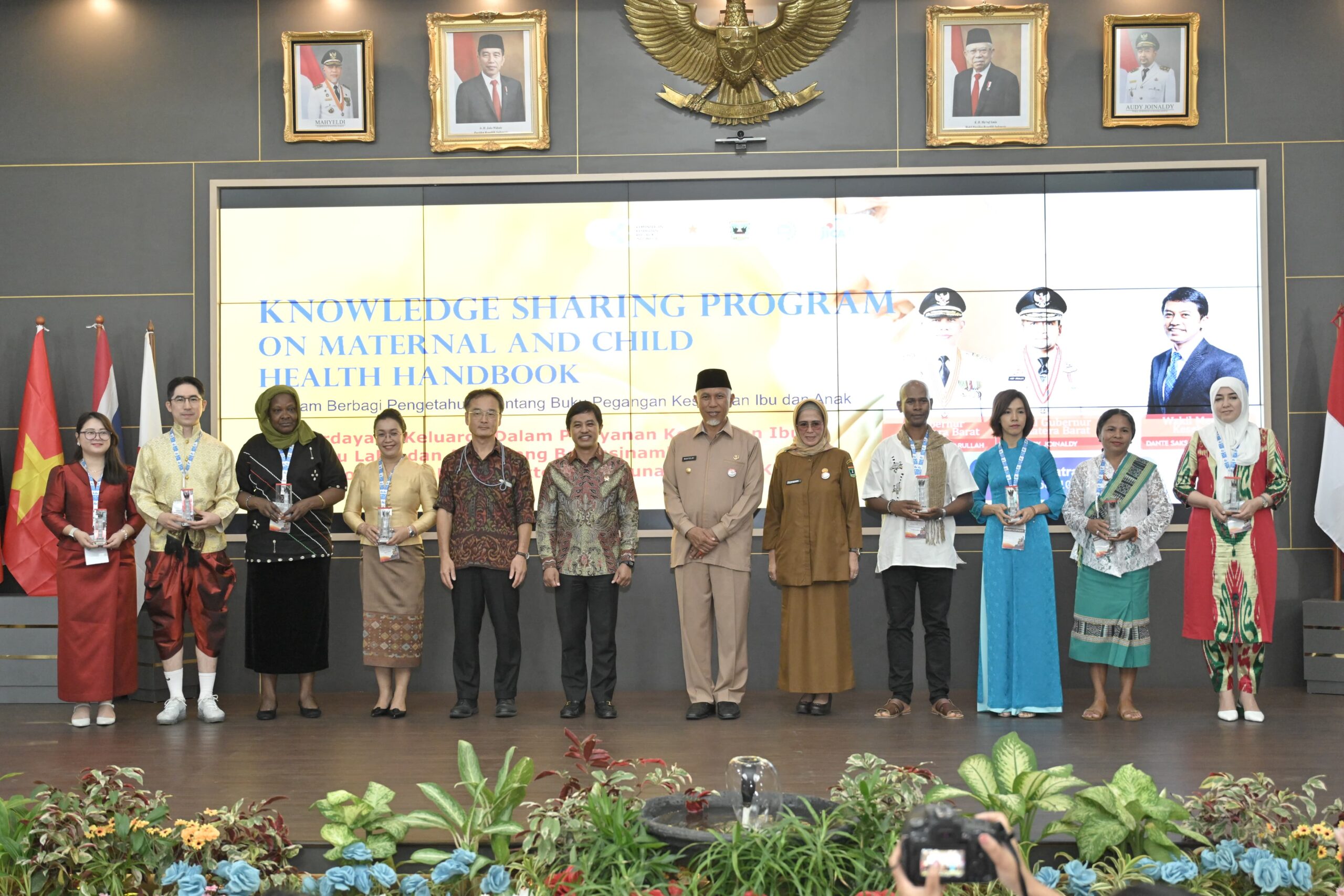 Sembilan Negara Menyigi Penerapan Buku KIA di Sumbar, Mahyeldi Ansharullah, Kesehatan Ibu dan Anak adalah Prioritas