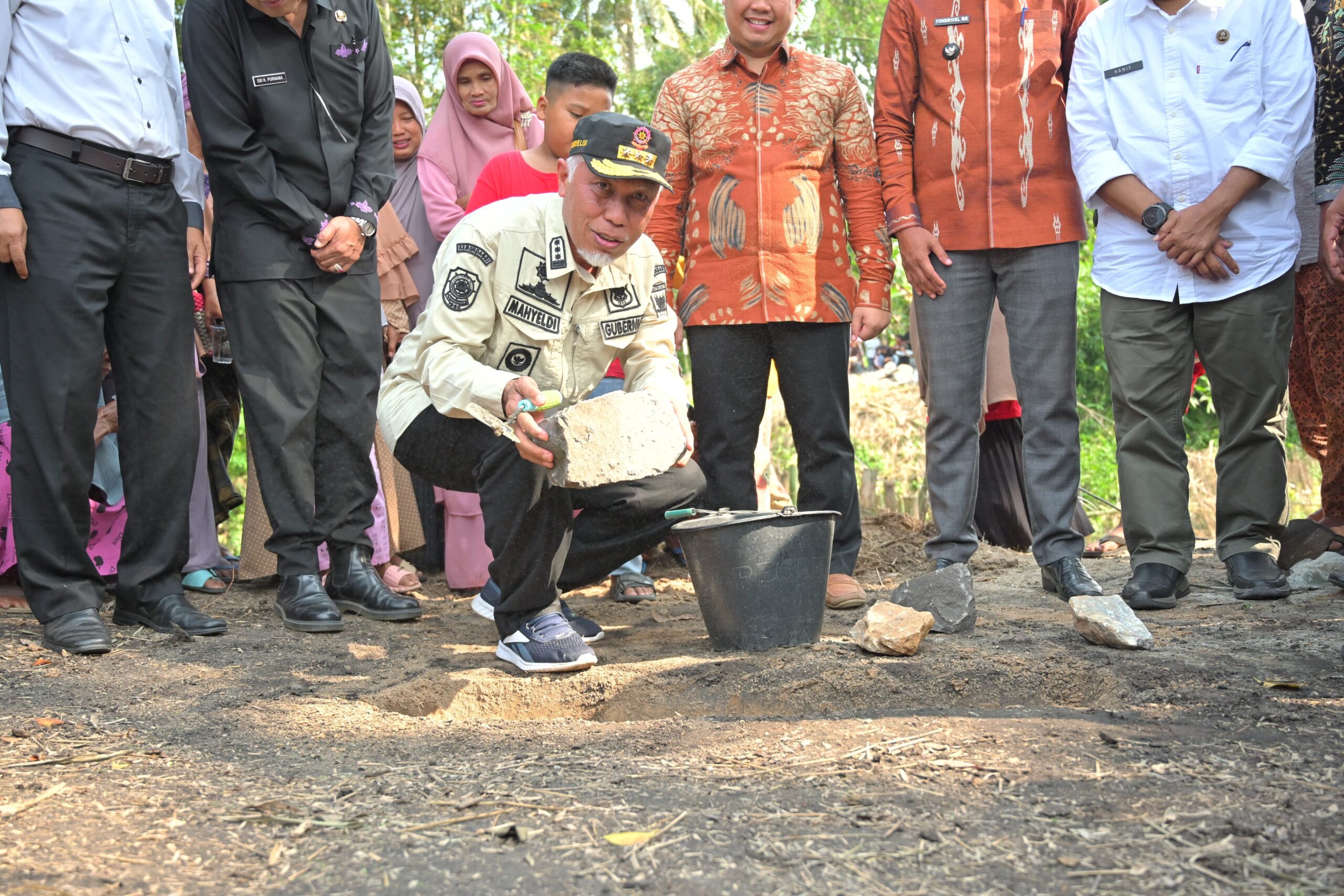 Gubernur Mahyeldi Ansharullah Letakkan Batu Pertama Pembangunan Jembatan Api-Api di Simalanggang