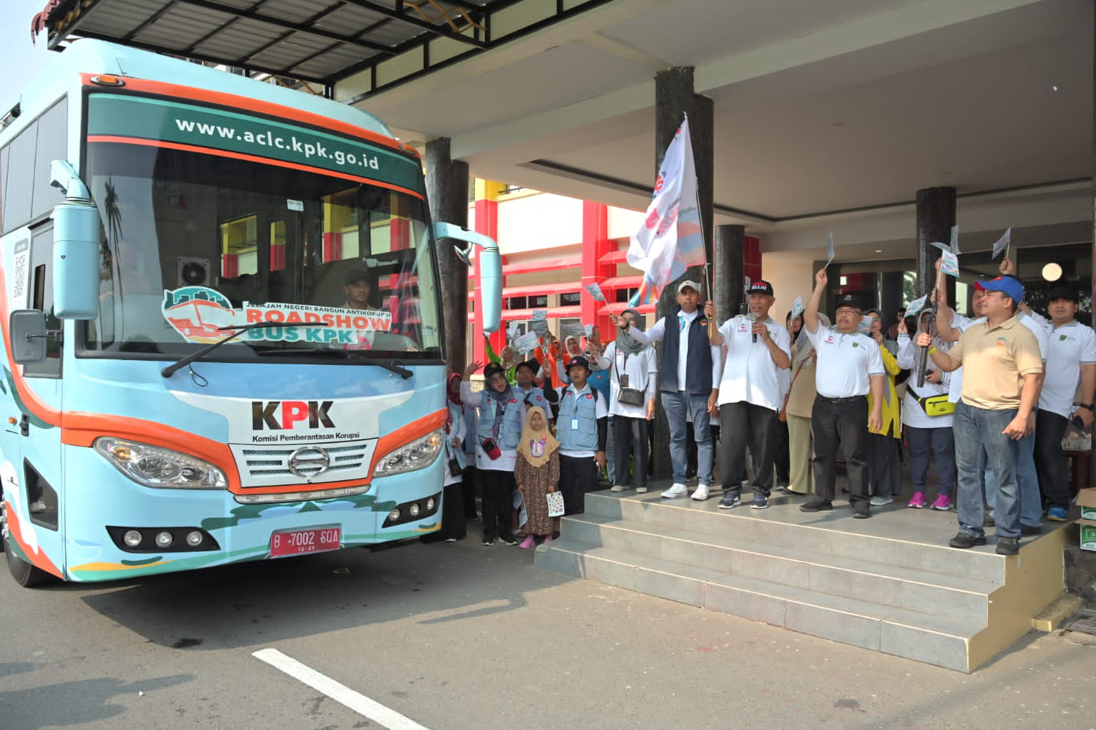 Mahyeldi Ansharullah Melepas Kegiatan Roadshow Bus KPK di Sumbar, Partisipasi Masyarakat Menuai Pujian