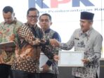 Pemkab Dharmasraya Terima Penghargaan Dari KPK