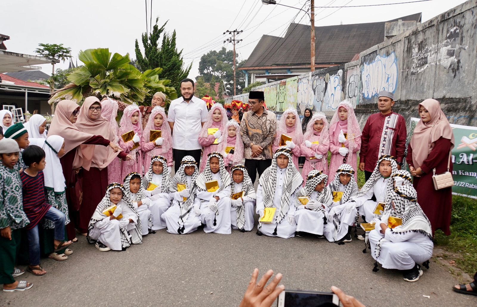 Wali Kota Fadly Amran Lepas Pawai Khatam Qur'an TPQ Nur Salam Kampung Manggis