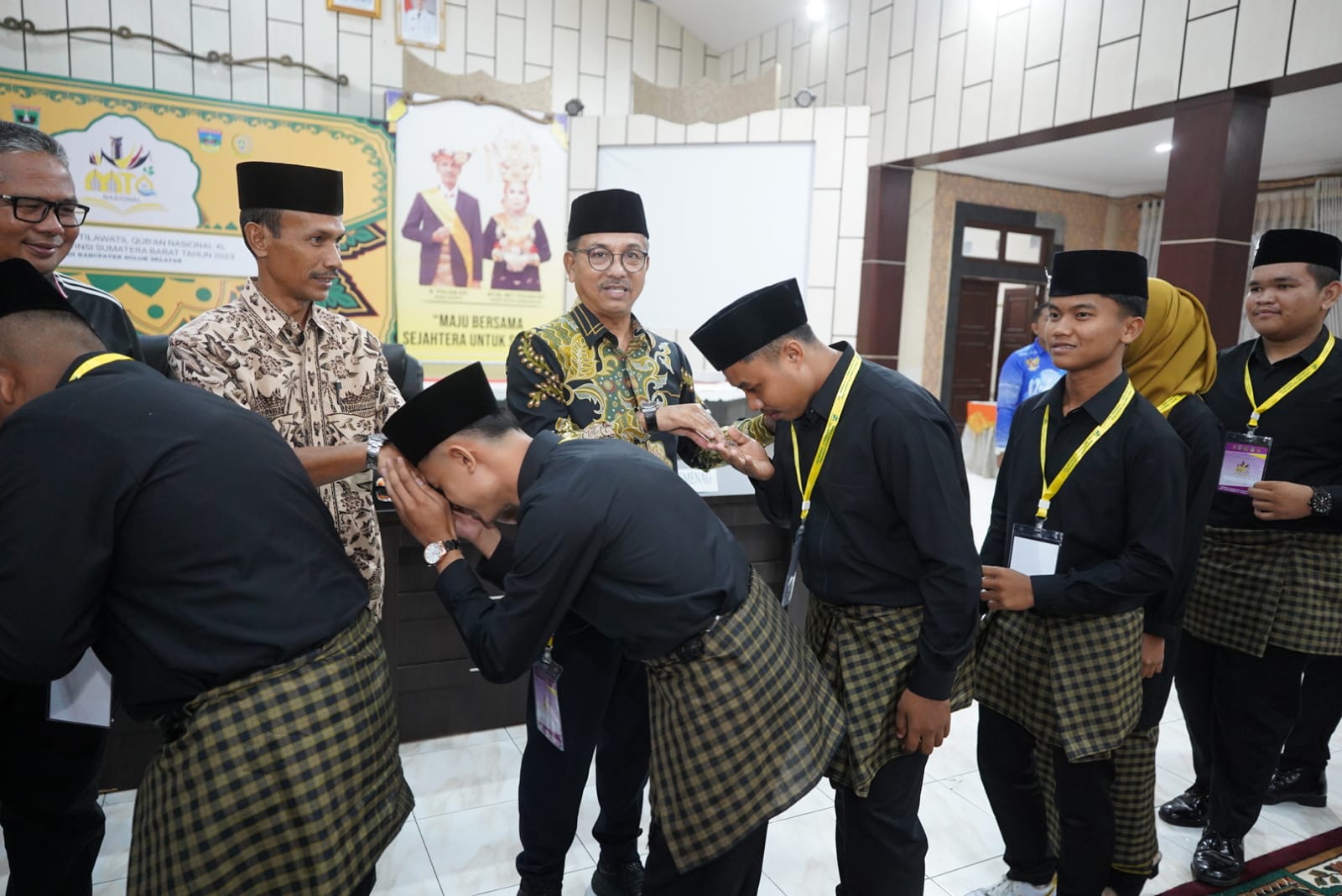 Ini Pesan Bupati Khairunas Lepas Kafilah MTQ Solok Selatan