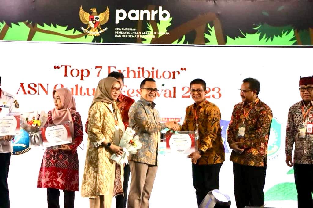 Pemprov Sumbar Raih Best Exhibitor pada Ajang ASN Cultural Fest 2023