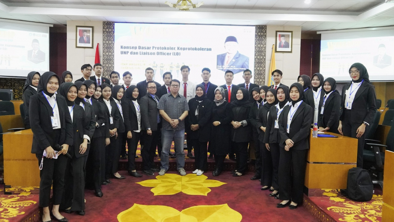 Protokoler Universitas Negeri Padang Adakan Workshop Keprotokoler dan Liaison Officer