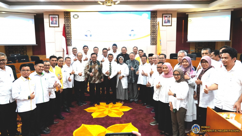 UNP FGD Bersama Dr. (HC) dr. H. R. Agung Laksono dan Drs. Yasril Ananta Baharuddin