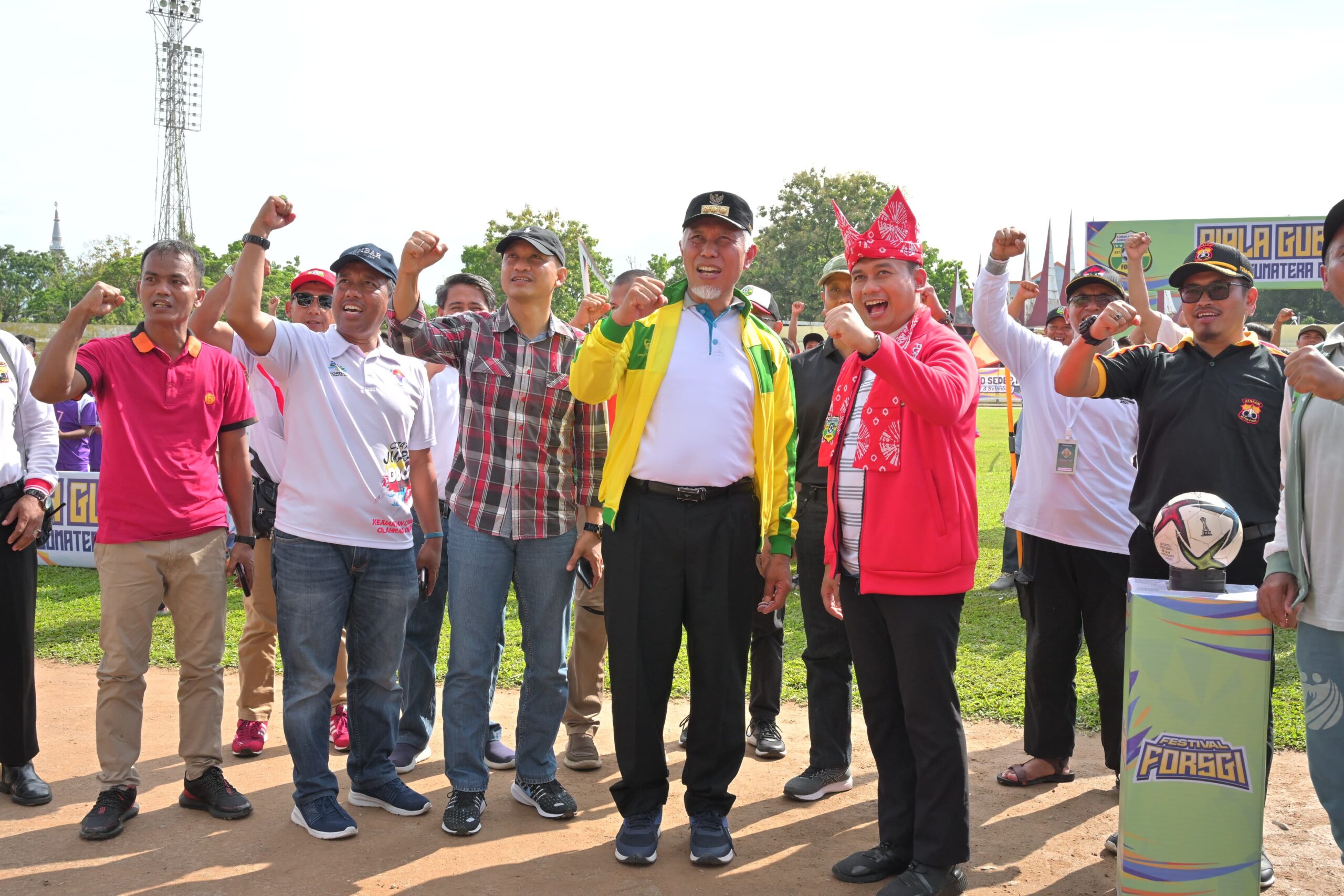 Pemprov dan Forsgi Gelar Turnamen Sepakbola Usia Dini, Gubernur Mahyeldi Tegaskan Komitmen Membina Atlet Berbakat