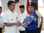 Tenaga Kontrak Daerah Solok Selatan Dapatkan Seragam Baru