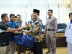 Wakil Ketua DPRD Sumbar, Suwirpen Suib Melepas Kontingen Karate Shokaido Sumbar Kejuaraan Nasional