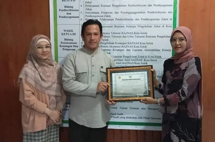 Baznas Kota Solok Meraih Penghargaan Program Bapak Asuh Anak Stunting