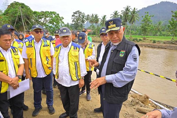 Gubernur Mahyeldi Ansharullah Targetkan Perbaikan Jalan Nasional di Sumbar Tuntas Jelang Lebaran