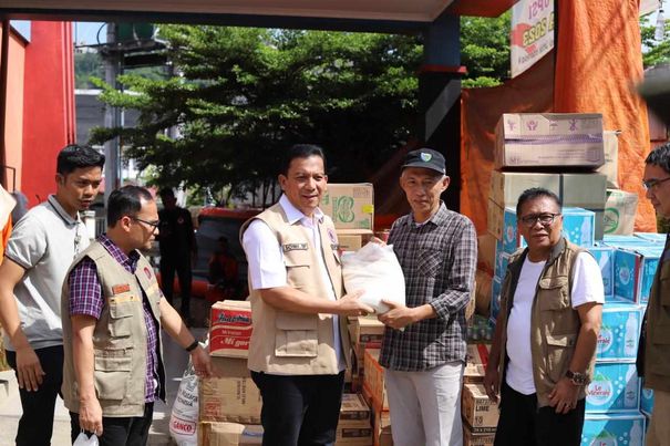 Pemko Padang Panjang Salurkan Bantuan Korban Bencana di Pesisir Selatan