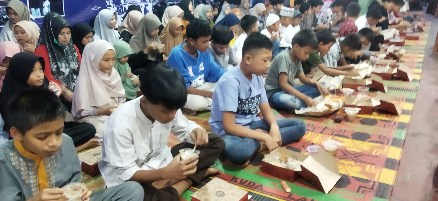 Pj Wako Sampaikan Apresiasi Flippers Organization Padang Panjang Gelar Buka Puasa Bersama 100 Anak Yatim