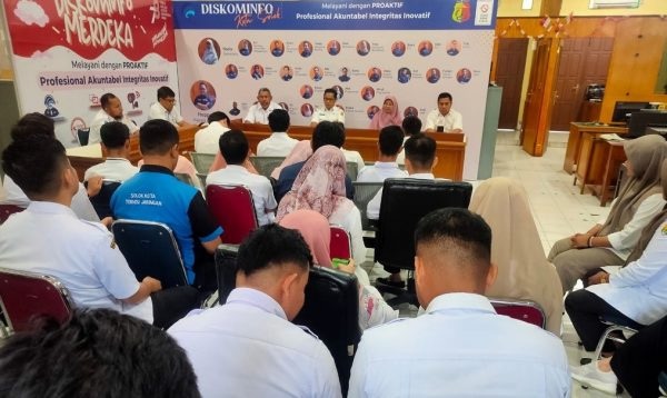 Serah Terima Sekretaris Dinas Kominfo Kota Solok Tahun 2024