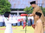 Zul Elfian Umar Pembina Upacara Bendera di SMA Negeri 1 Kota Solok