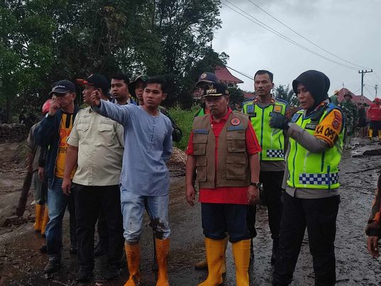 Banjir Bandang Lahar Dingin Melanda Kabupaten Agam Rumah Dan Jalan