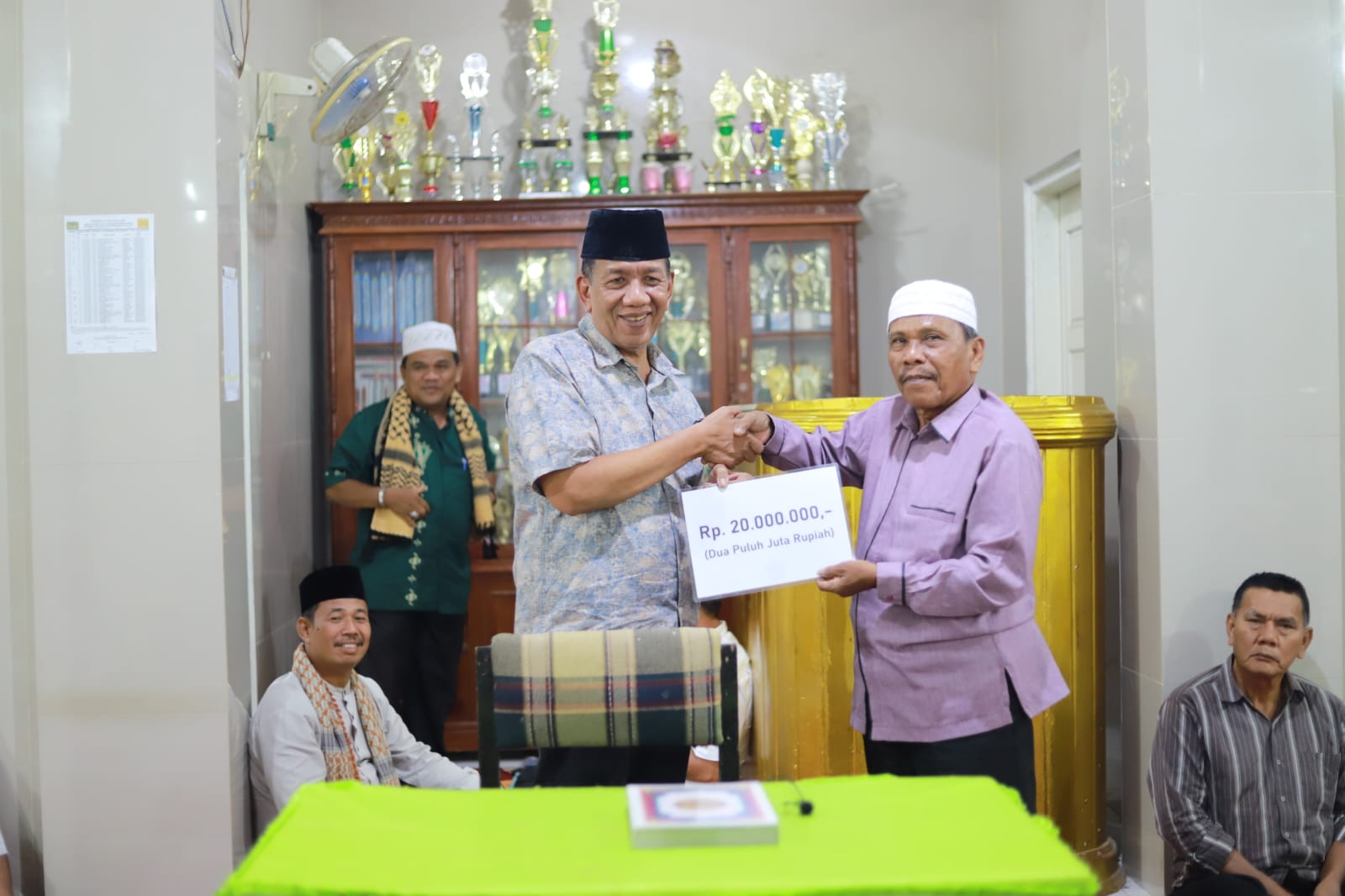 Bupati Pesisir Selatan Rusma Yul Anwar Safari Ramadhan di Masjid Darussalam