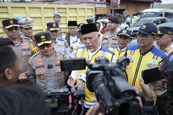 Gubernur Mahyeldi Ansharullah Minta Seluruh Pihak Bersinergi dan Merespons Cepat Kejadian Bencana Lahar Dingin di Agam dan Tanah Datar