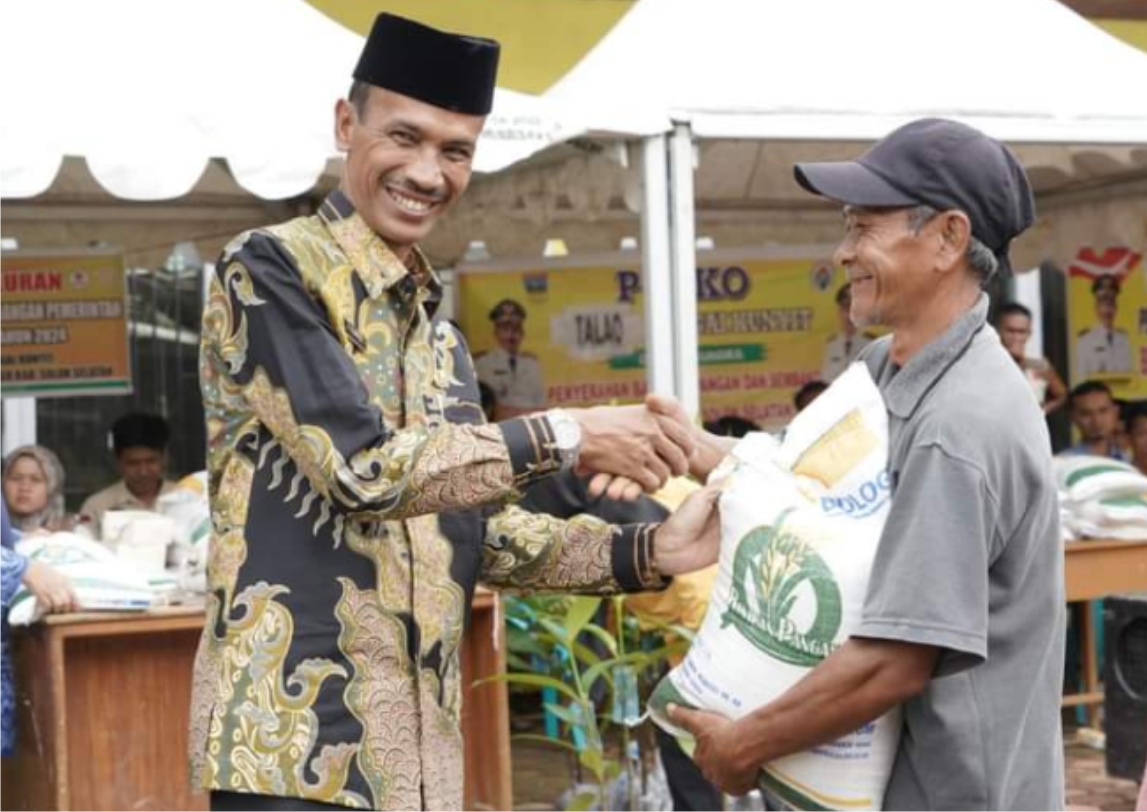 Masyarakat Balai Janggo Solok Selatan Terima 8,33 Ton Beras Bantuan Pemerintah