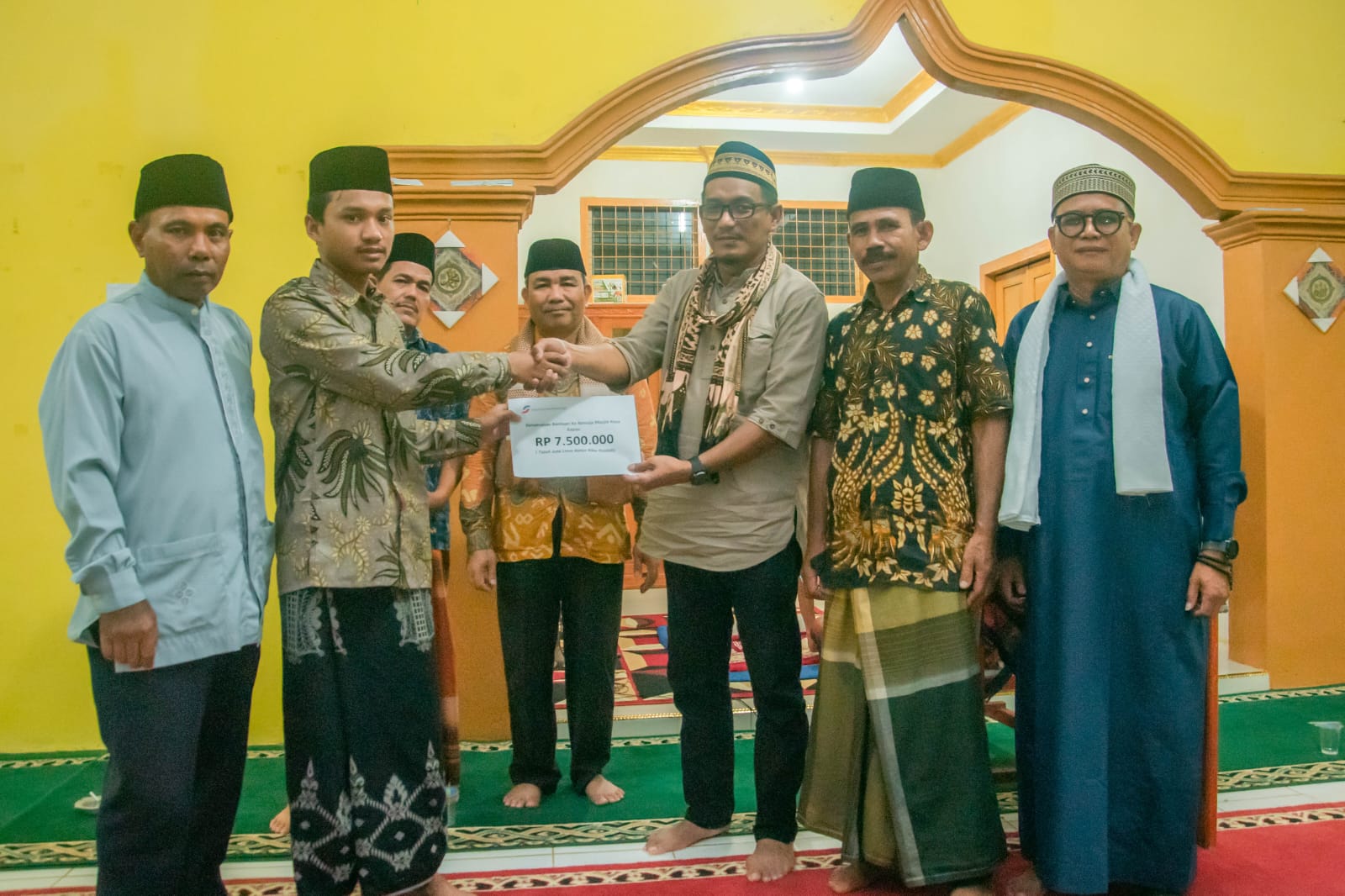 PT Supreme Energy Muara Labuh (SELM) Berbuka Bersama Dengan Pondok Pesantren Darussaleh Pekonina