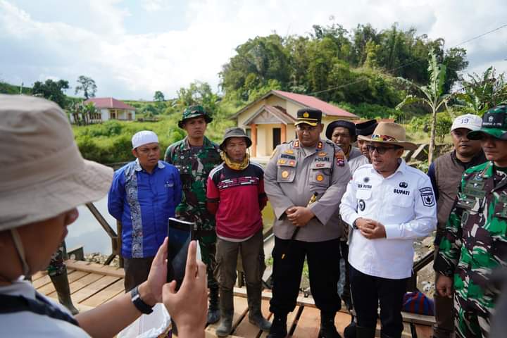 Pemerintah Tanah Datar Perbaiki Jalur Transportasi Yang Sempat Terputus