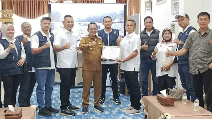 Peduli Tanah Datar, DPD REI Sumatera Barat Salurkan Bantuan Korban Banjir