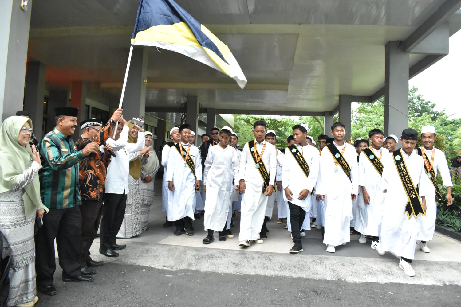 282 Orang Wisuda MTsN 2 Kota Payakumbuh Laksanakan Pawai Ta'aruf