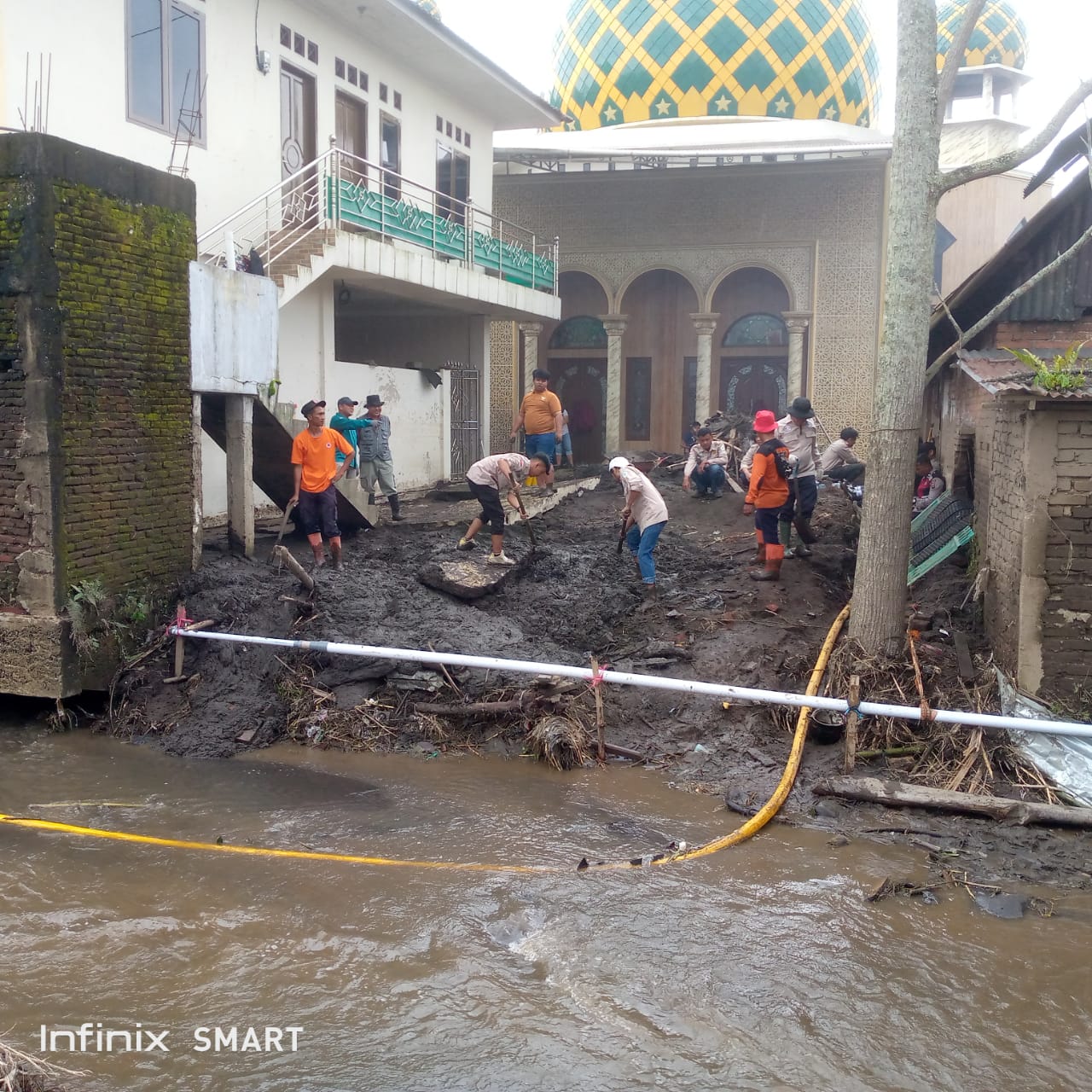 BPBD Kabupaten Agam Laksanakan Penanggulangan Bencana Bersihkan Fasilitas Umum