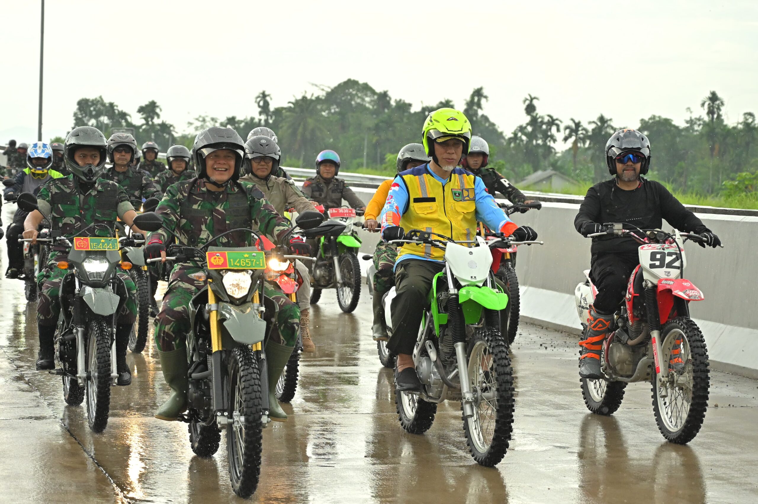 Gubernur Mahyeldi, Danrem 032/Wbr, dan beberapa Kepala Instansi Tinjau Progres Tol Padang-Sicincin