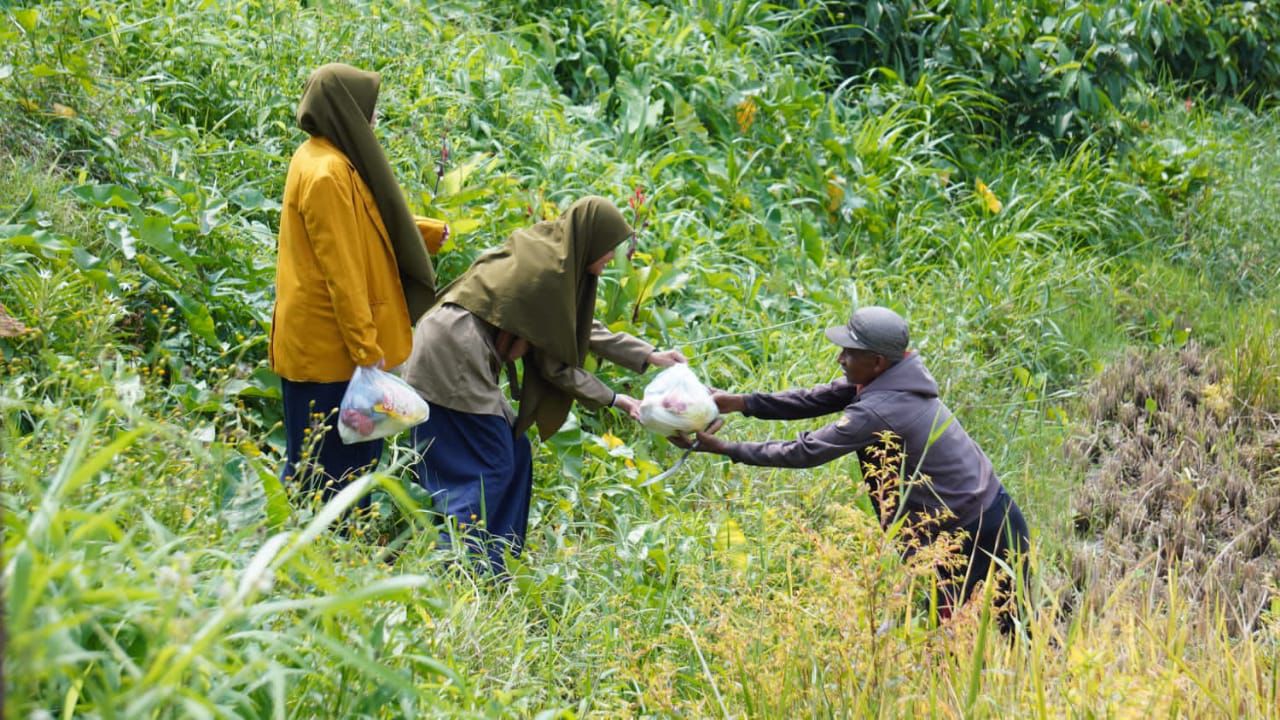 Hari Buruh 2024, Pesantren Kauman Muhammadiyah Padang Panjang Bagikan Ratusan Sembako