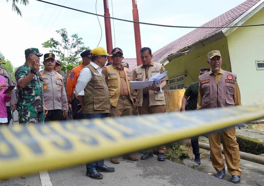 Kepala BNPB Berkunjung ke Padang Panjang, Pj Wako Sonny Budaya Putra Ajukan Perbaikan Jalan Lubuk Mata Kucing dan Tanjung