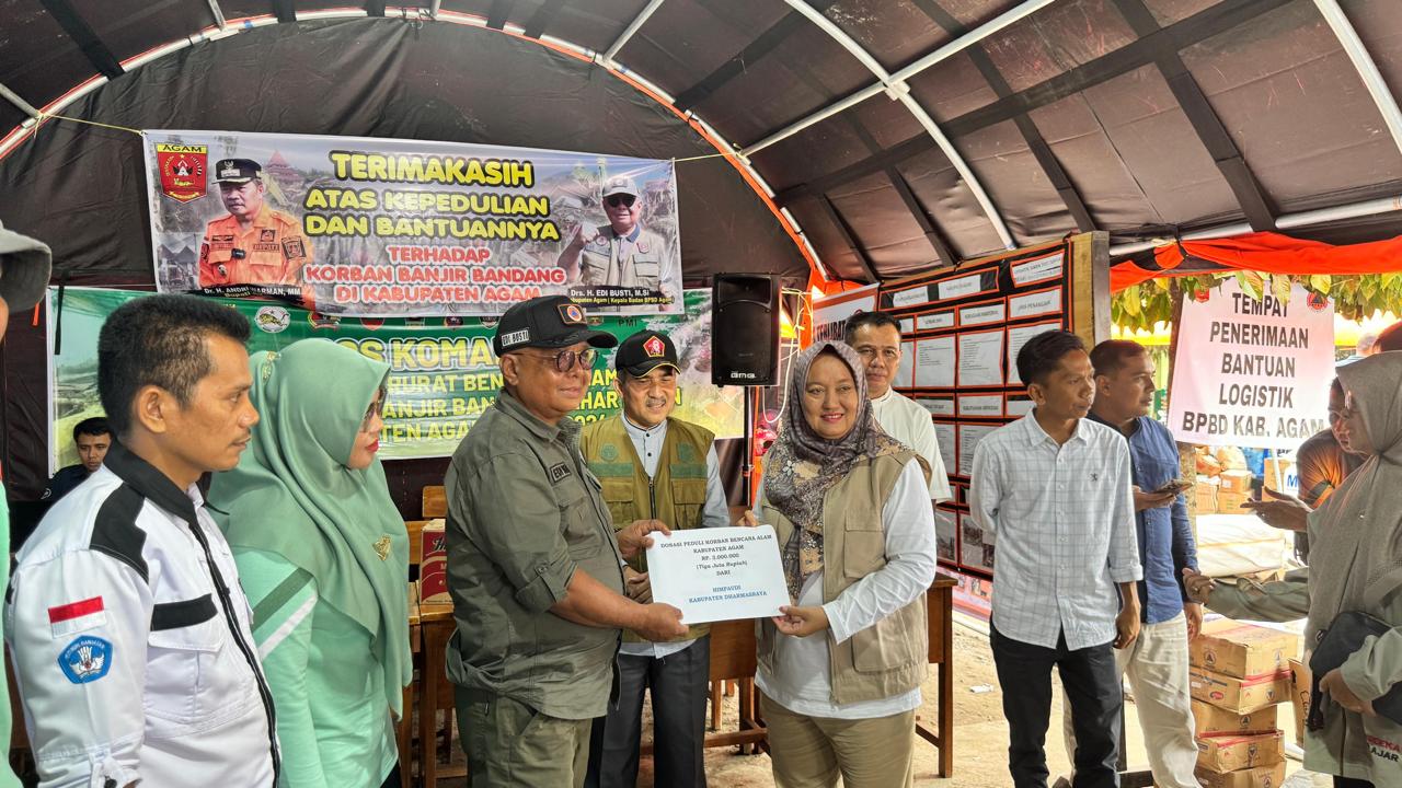 Dharmasraya Peduli, Masyarakat Berikan Bantuan Sembako ke Korban Bencana Lahar Dingin di Agam